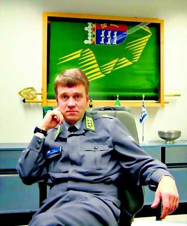 Uusiin tehtäviin. Jääkäriprikaatin komentaja eversti Esa Pulkkinen siirtyy ensi helmikuussa EU-tehtäviin puolustusministeriöön.