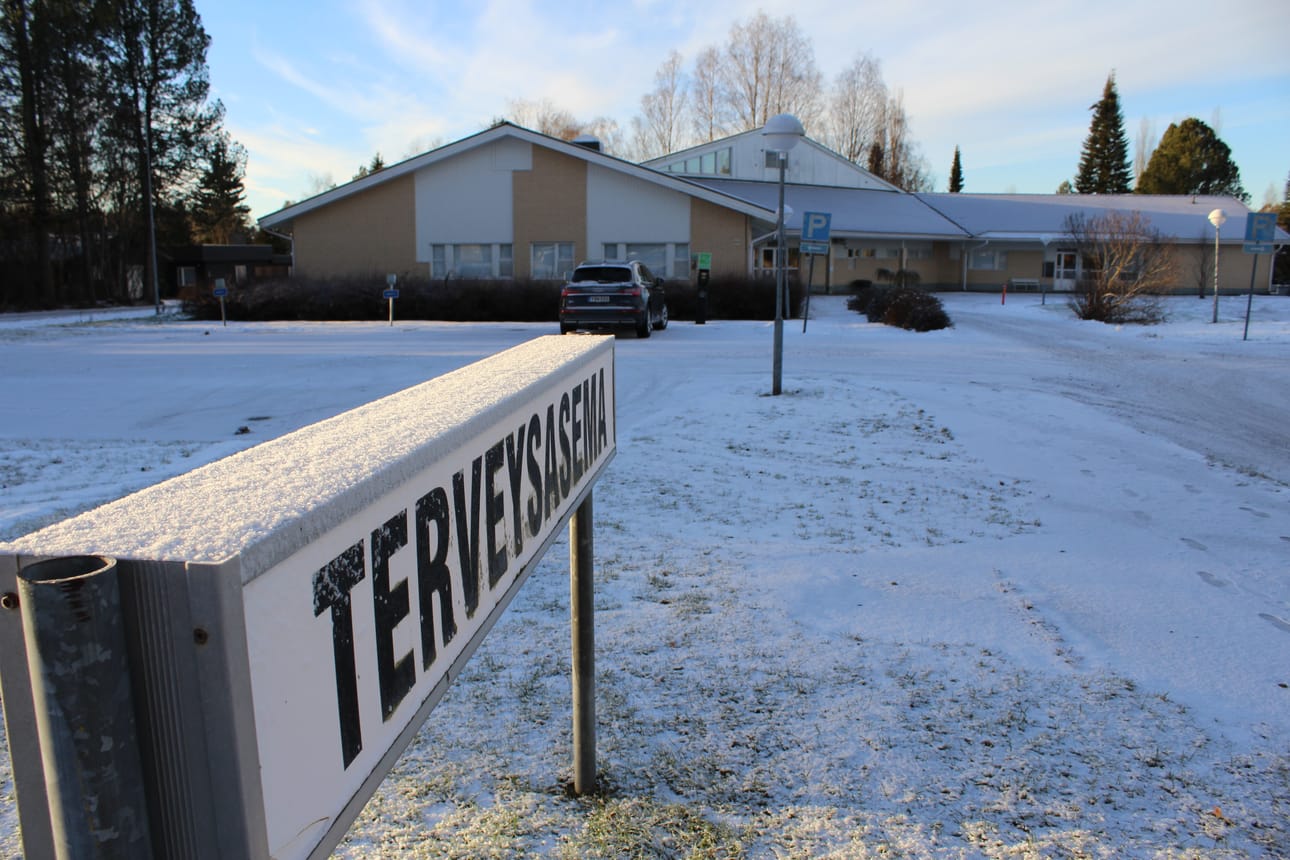 Etelä-Pohjanmaan hyvinvointialueen ajankohtaisena asiana ovat tilavuokraneuvottelut kuntien kanssa. Tässä kuvituskuvassa on Kuortaneen terveysasema. Arkistokuva.