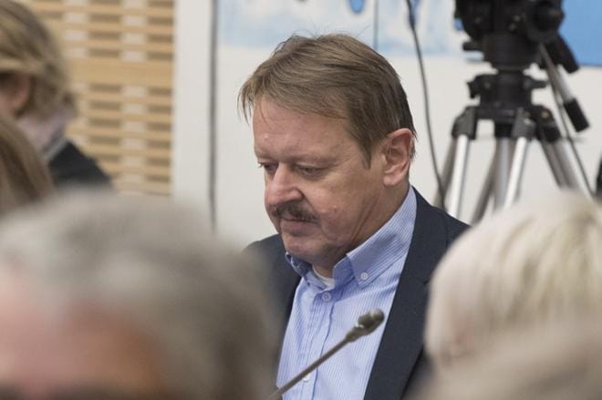 MSK:n valtuustoryhmän puheenjohtaja Kari Hietamäki sanoo, että ensi tiistain valtuuston kokouksessa kenenkään valtuutetun ei tulisi tehdä hätiköityjä päätöksiä. KUVA: MINNA ANTILA