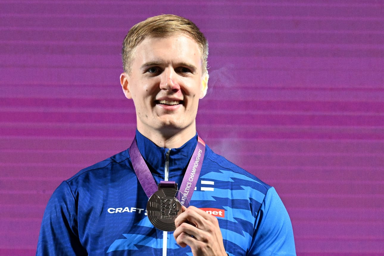 Keihäspronssi oli Oliver Helanderin ensimmäinen arvokisamitali. LEHTIKUVA / JUSSI NUKARI