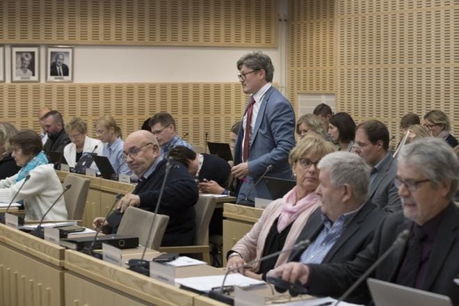 Rurik Ahlberg Mustasaaren valtuuston kokouksessa viime marraskuussa. ARKISTOKUVA: MINNA ANTILA