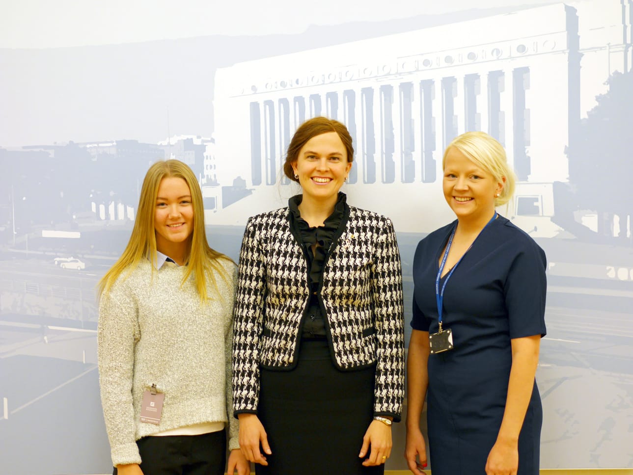 Niina Arvio seurasi kansanedustaja Mari-Leena Talvitien ja hänen avustajansa Laura Pistemaan työskentelyä.