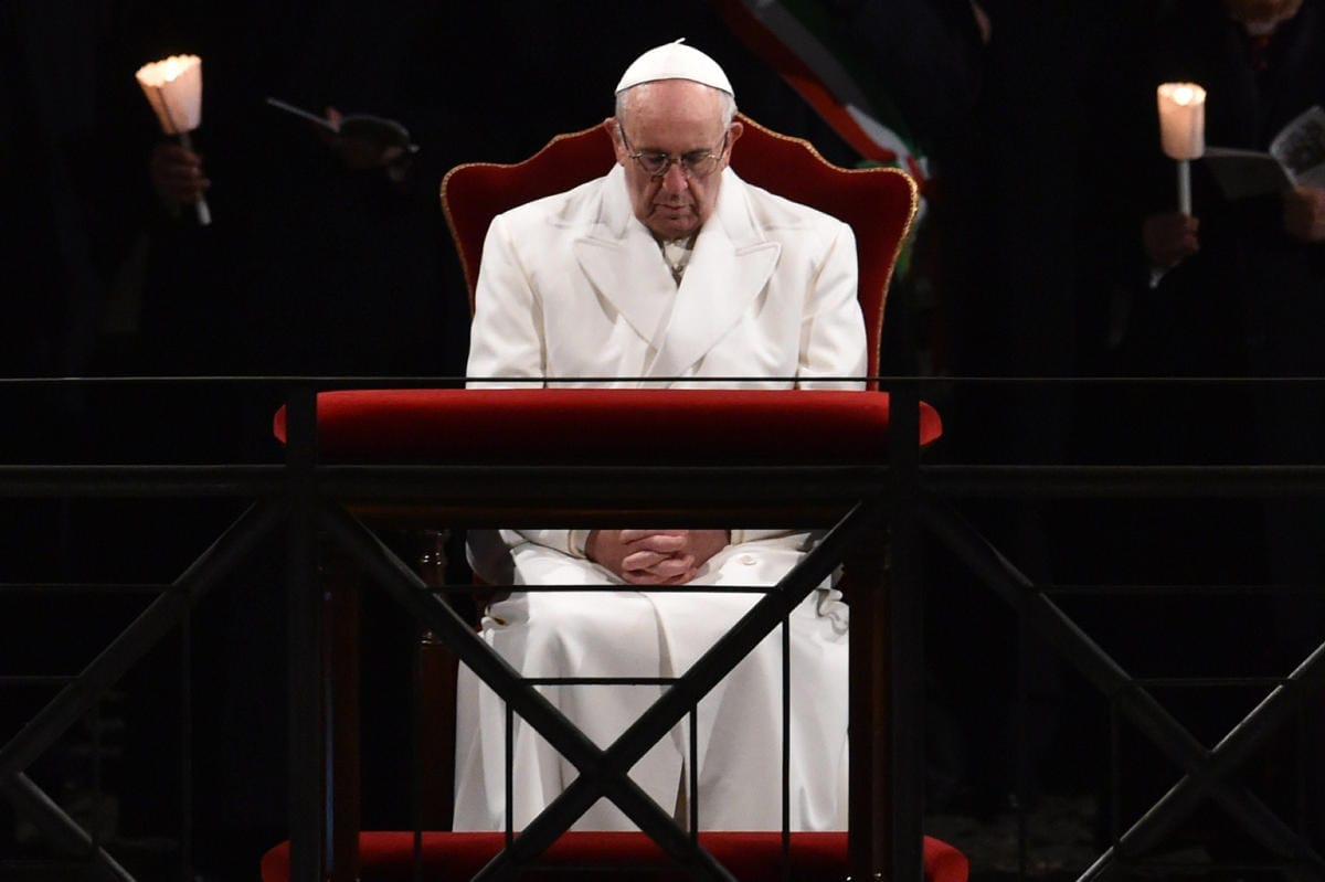 Via Crucis palaa Colosseumille koronatauon jälkeen. Arkistokuva. Lehtikuva/AFP