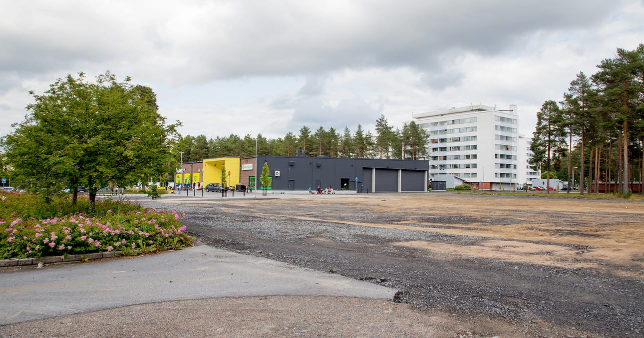 Kaukovainion vanhan ostoskeskuksen rappiotila on enää muisto vain. Nykyisen ostoskeskuksen vieressä on paikka YIT:n ensimmäiselle uudelle asuinkerrostalolle. YIT:n tarkoitus on rakentaa alueelle kaikkiaan yhdeksän taloa.