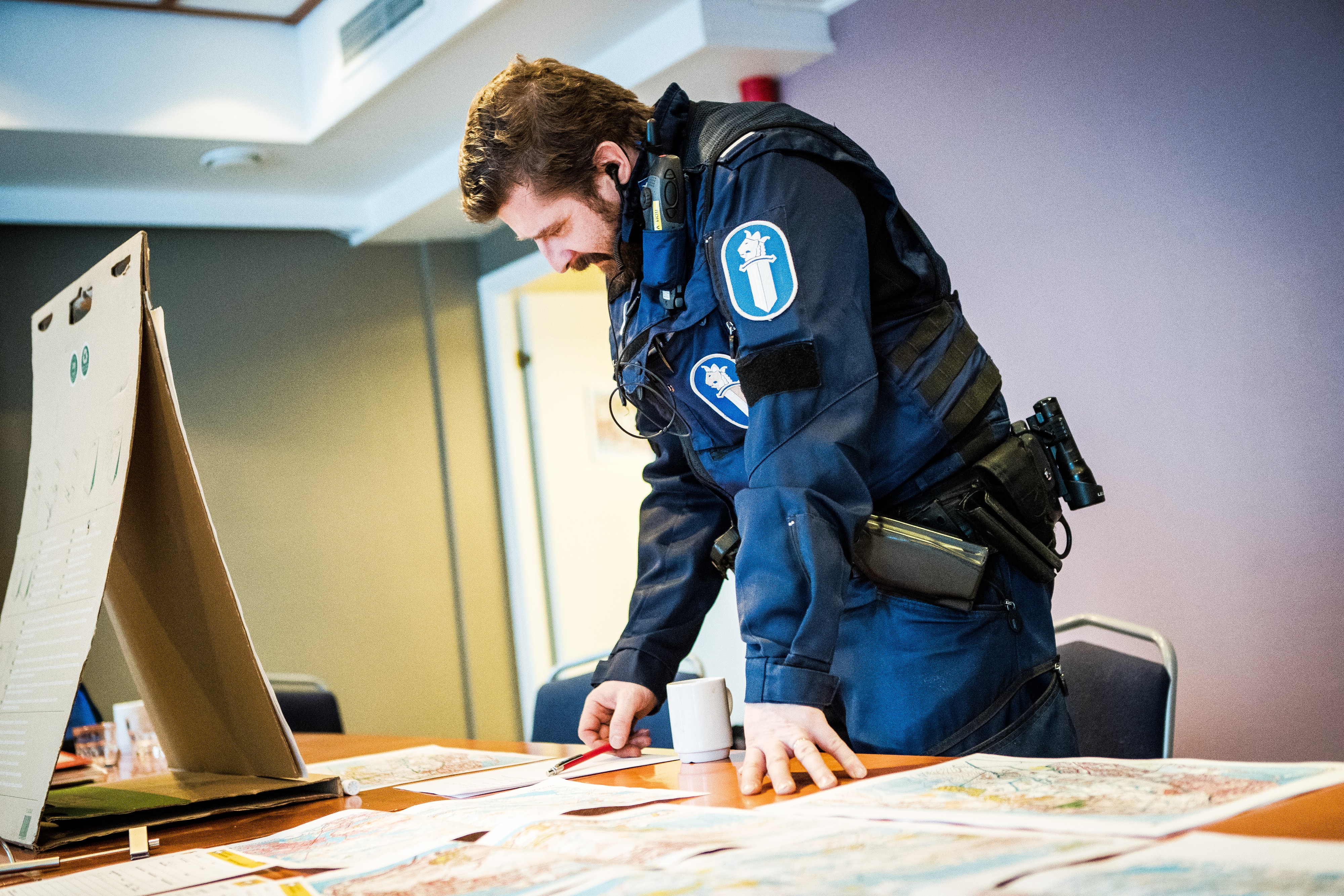 Poliisi ja läheiset etsivät Tanja Ahven-Posiota Ounasvaaralla. Etsintää johti vanhempi konstaapeli Risto Mertala.