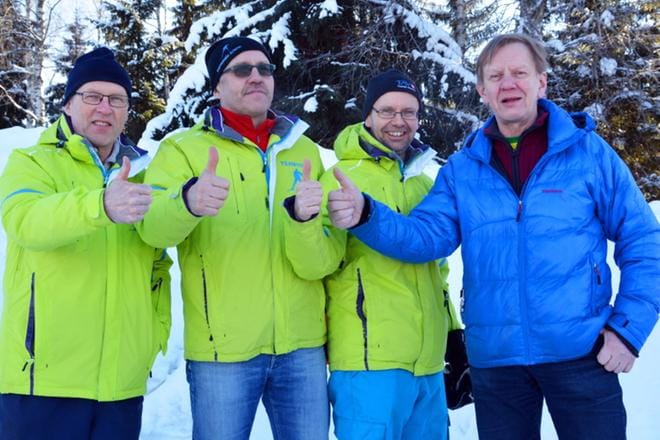 Suomenselän Satanen ry:n Kalevi Leinonen, Sauli Hetekorpi ja Petri Pekkala sekä Ähtärin liikuntatoimenjohtaja Osmo Sivén iloitsevat lumen määrästä, mikä helpottaa 10. maaliskuuta Ähtärissä hiihdettävän Suomenselän Satasen järjestelyitä. KUVA: MIINA HAKALA
