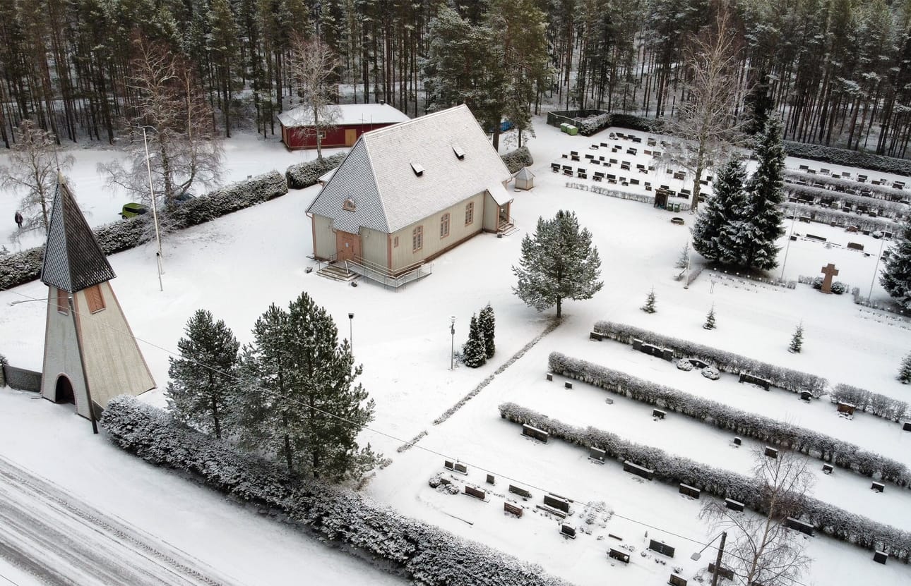 Nummijärven kyläkirkko ja hautausmaa ovat hyvässä kunnossa ja alue on tärkeä kyläläisille. Esimerkiksi kylän sankarivainajat on haudattu kirkon viereen.