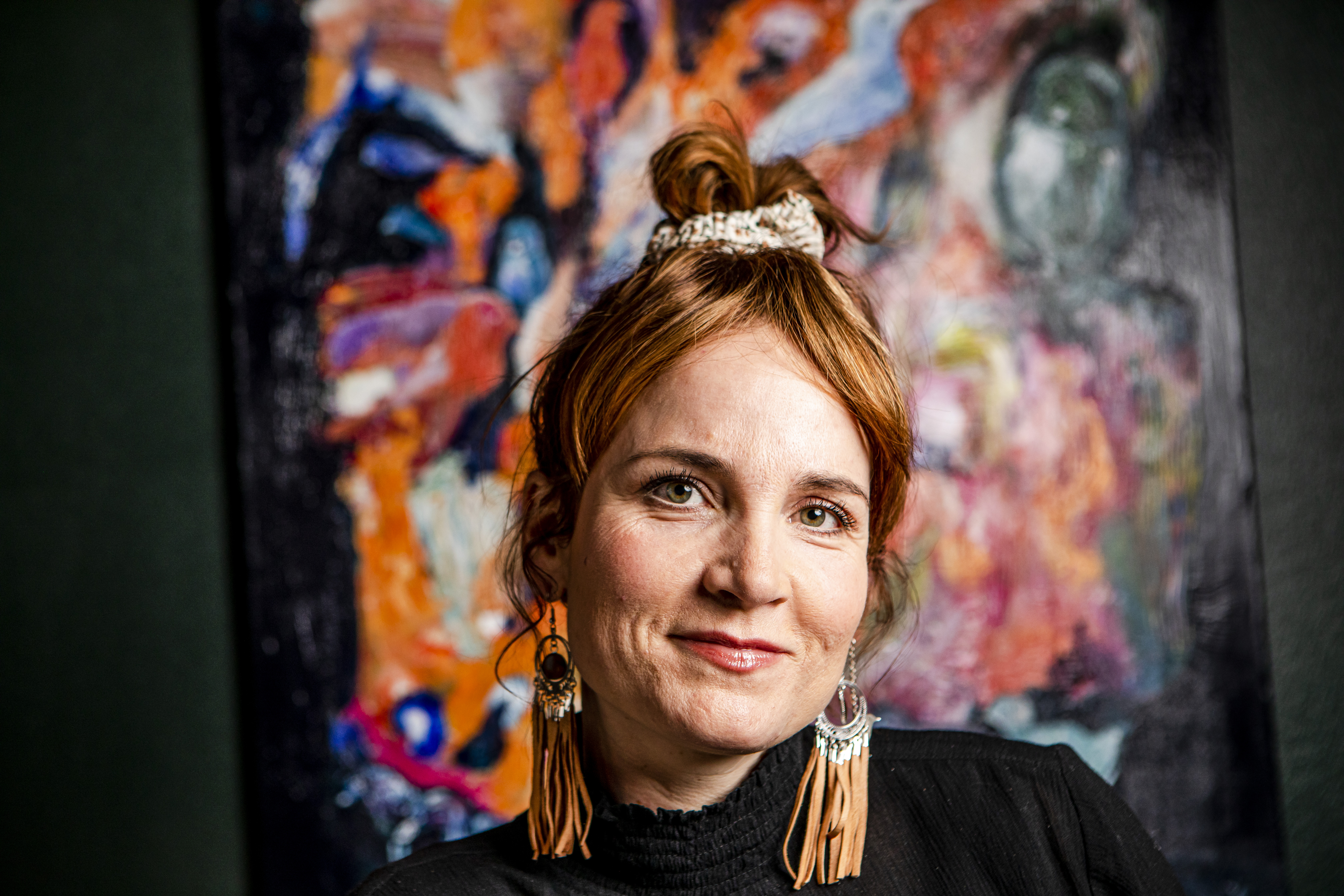 Mari Elina Tuisku lähti meikkaajana maailmalle ja tuli taiteilijana takaisin