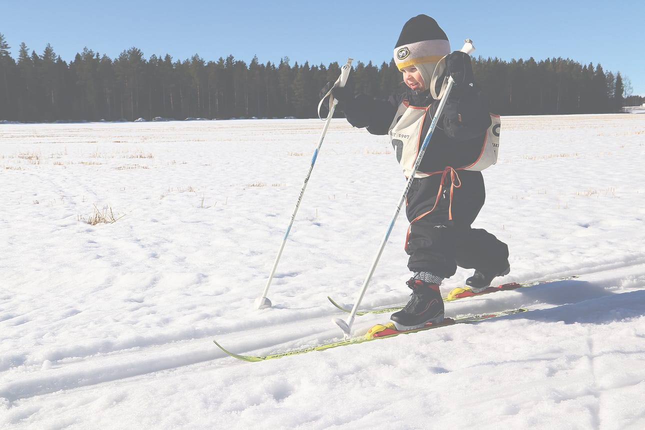 Kempeleläinen Leo Lieto hiihteli pienimpien sarjan voittoon.