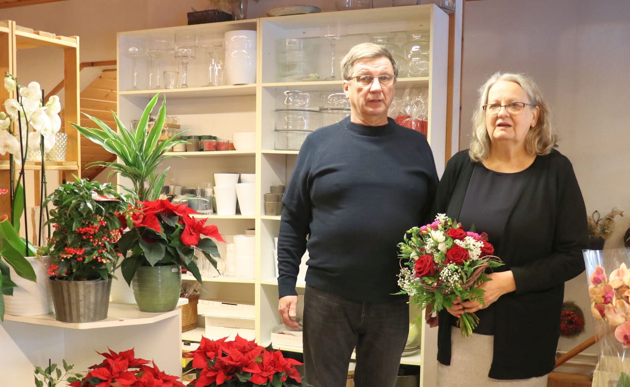 Pasi ja Arja Syynimaan yrittäjätaival on jatkunut Ylihärmän keskustassa olevassa kukkakaupassa jo 40 vuotta.