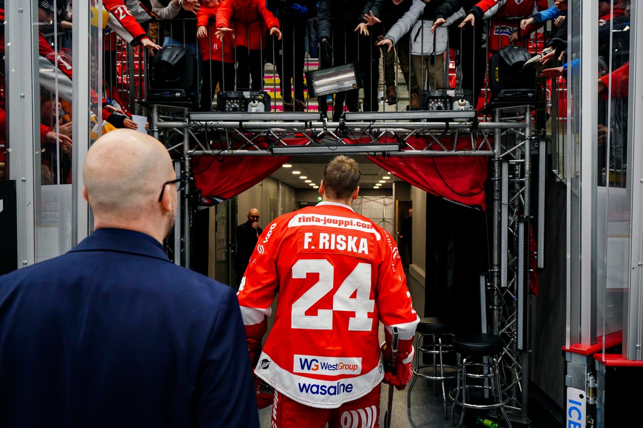 Filip Riska poistui viimeisen kerran liigakaukalosta.