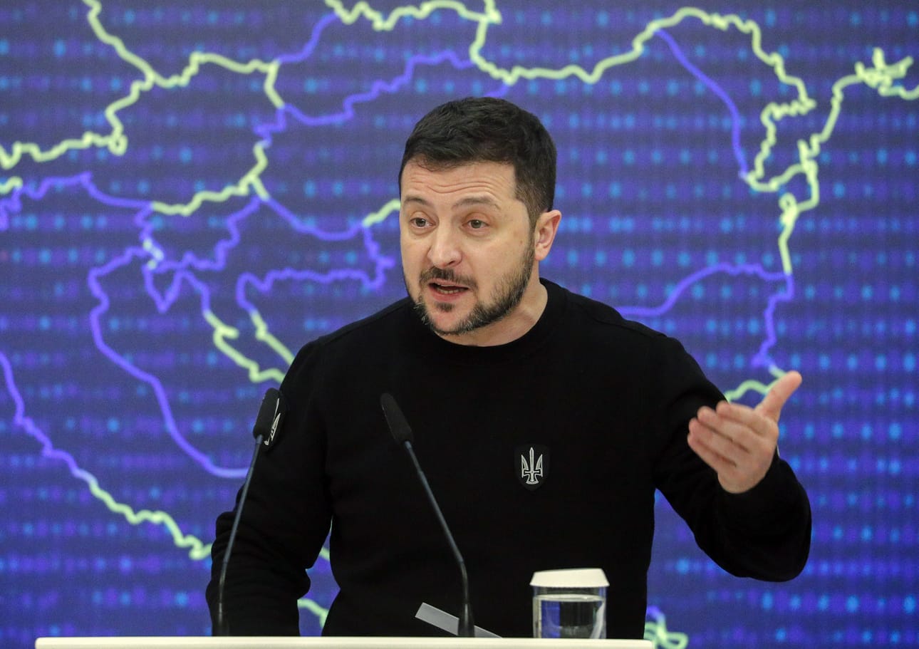 Ukrainan presidentti Volodymyr Zelensky puhumassa lehdistölle Kiovassa perjantaina 3. helmikuuta.