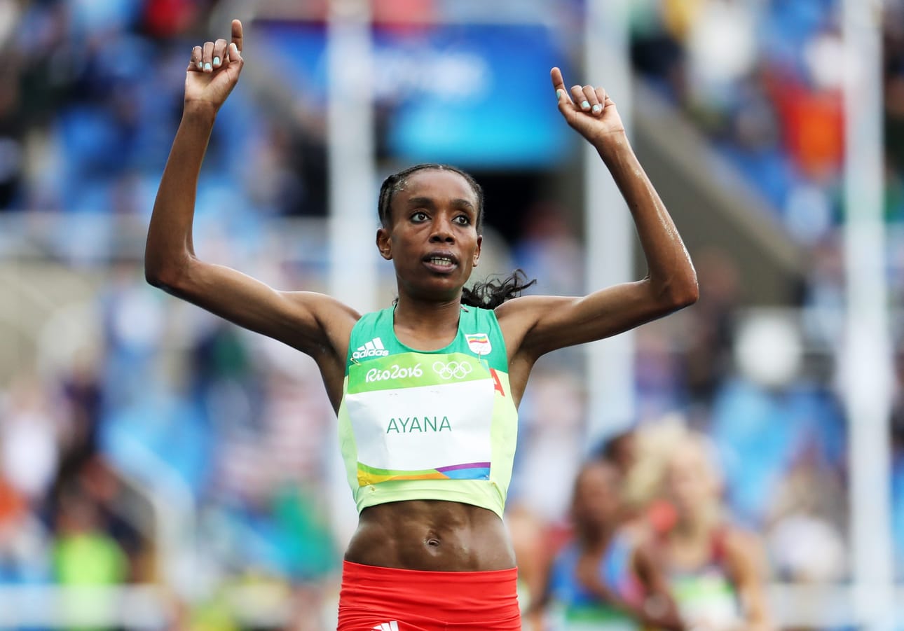 Etiopian Almaz Ayana voitti olympiakultaa hurjalla ajalla 29.17,45, joka löi vanhan ME-ajan yli 14 sekunnilla.