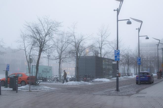 Kuva on Vaasan ylätorilta, jossa on neljä invapysäköintipaikkaa. KUVA: MINNA ANTILA
