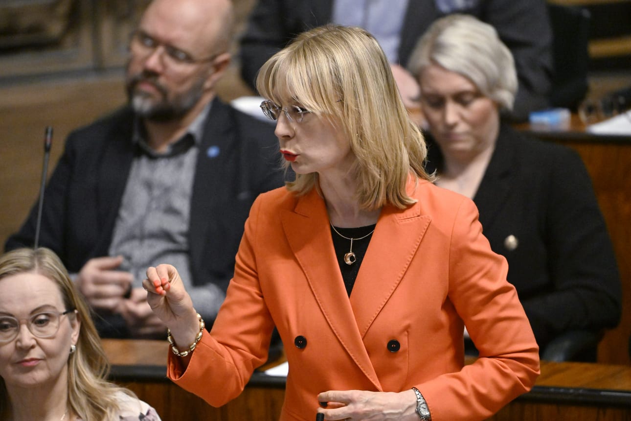 Tuppurainen ei halua arvioida sitä, olisiko Pelttarin itse syytä tässä vaiheessa siirtyä tutkinnan ajaksi sivuun.