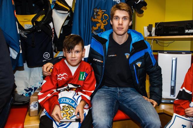 Sportin ja S-Kiekon jääkiekkojunnut saattelivat pelaajat jäälle: ”Huikea hetki. Lauantai oli yksi elämän parhaista päivistä.”