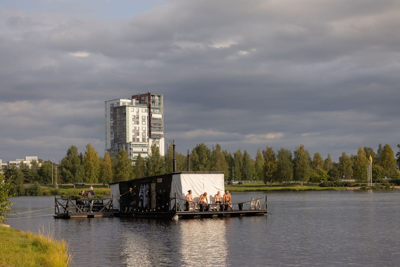Talkoovoimin pyöritettävä Kesän Sauna on kylvettänyt oululaisia ja matkailijoita jo vuodesta 2014 saakka.