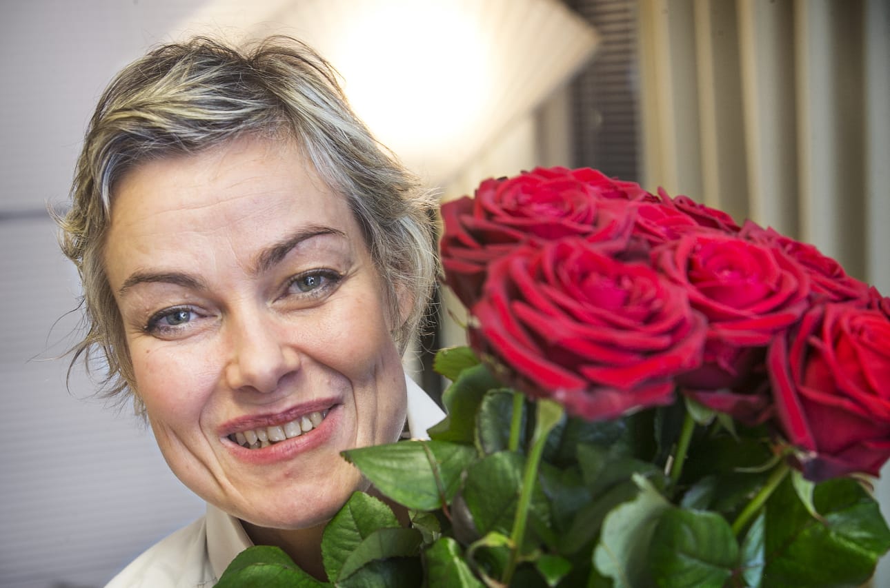Kaisa Salmen ruusuteos toi hymyn oululaisten huulille.
