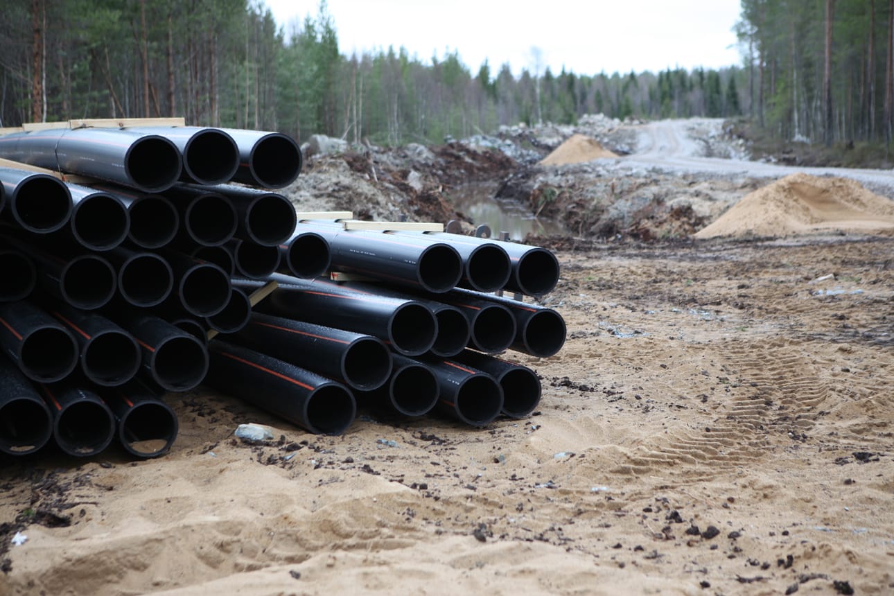 Putki puuttuu edelleen, vaikka kullan tuotanto kaivoksella lähestyy jo sataa kiloa kuukaudessa.