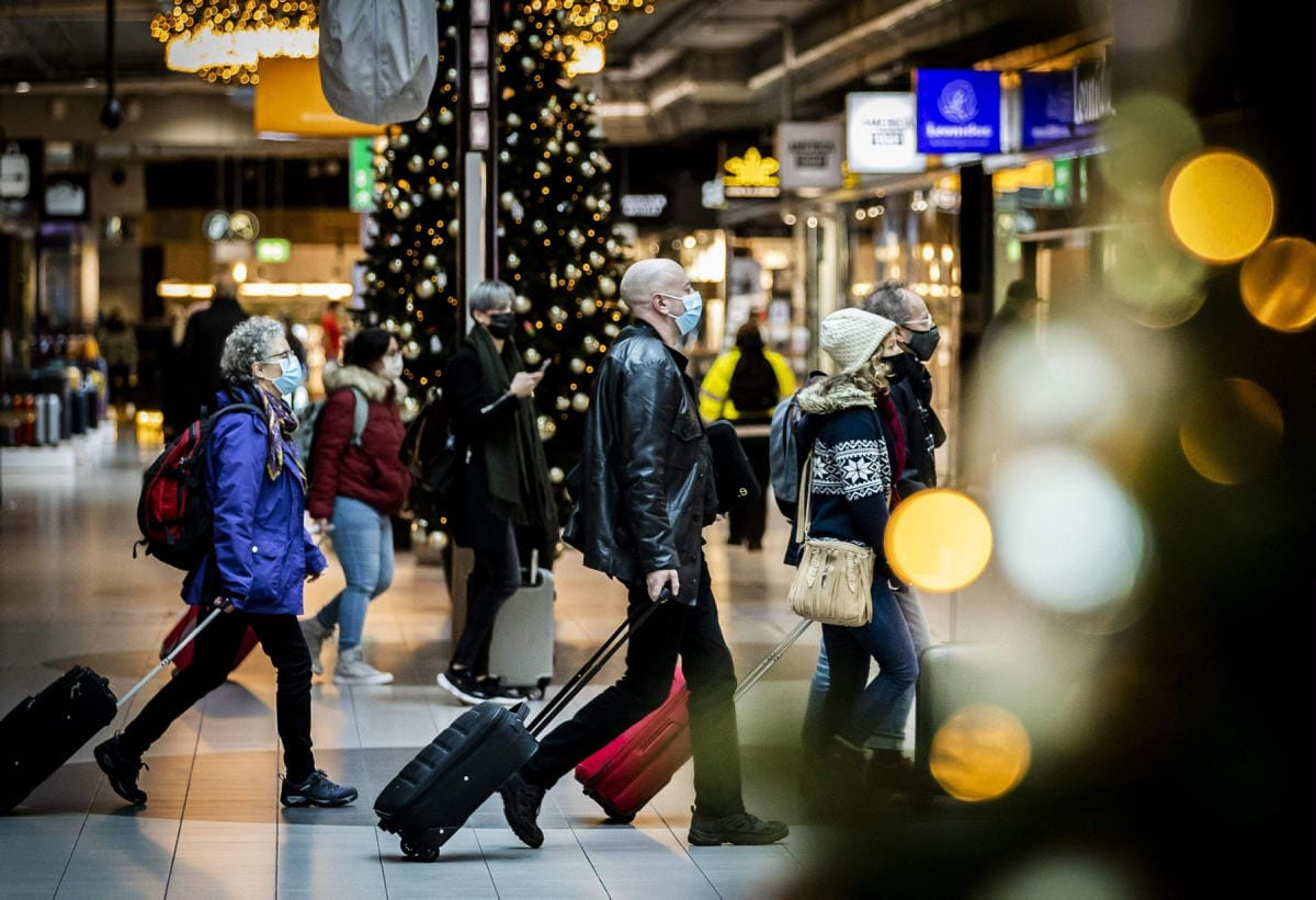 Eilen jouluaattona lentoja peruttiin noin 2 400. LEHTIKUVA/AFP