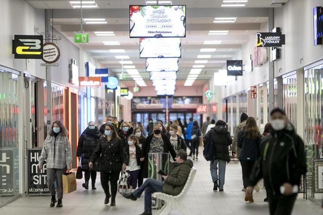 Seinäjoen Ideaparkin käytävillä oli paikoin tungosta Tapaninpäivänä. KUVA: JAAKKO ELENIUS