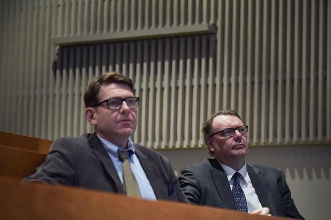 Vaasan syöpäklinikan 50-vuotissymposiumin tärkeitä puhujia olivat Läntisen syöpäkeskuksen johtaja Panu Jaakkola Turun yliopistollisesta keskussairaalasta ja Vaasan keskussairaalan onkologian ylilääkäri Antti Jekunen. KUVA: JARNO PELLINEN