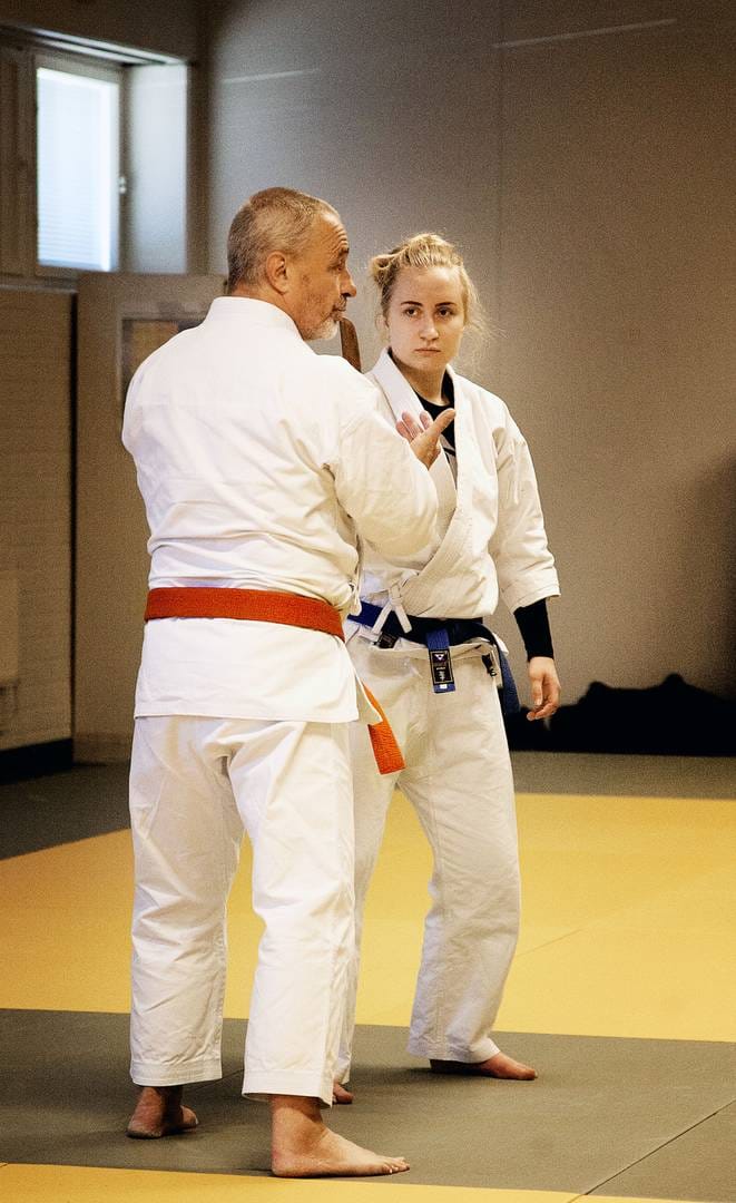 Belgialaisen Paul Pauwelsin ohjauksessa oli muun muassa Tornion Jujutsuseuran Vanessa De Moor jonka oma isä on myös belgialainen.
