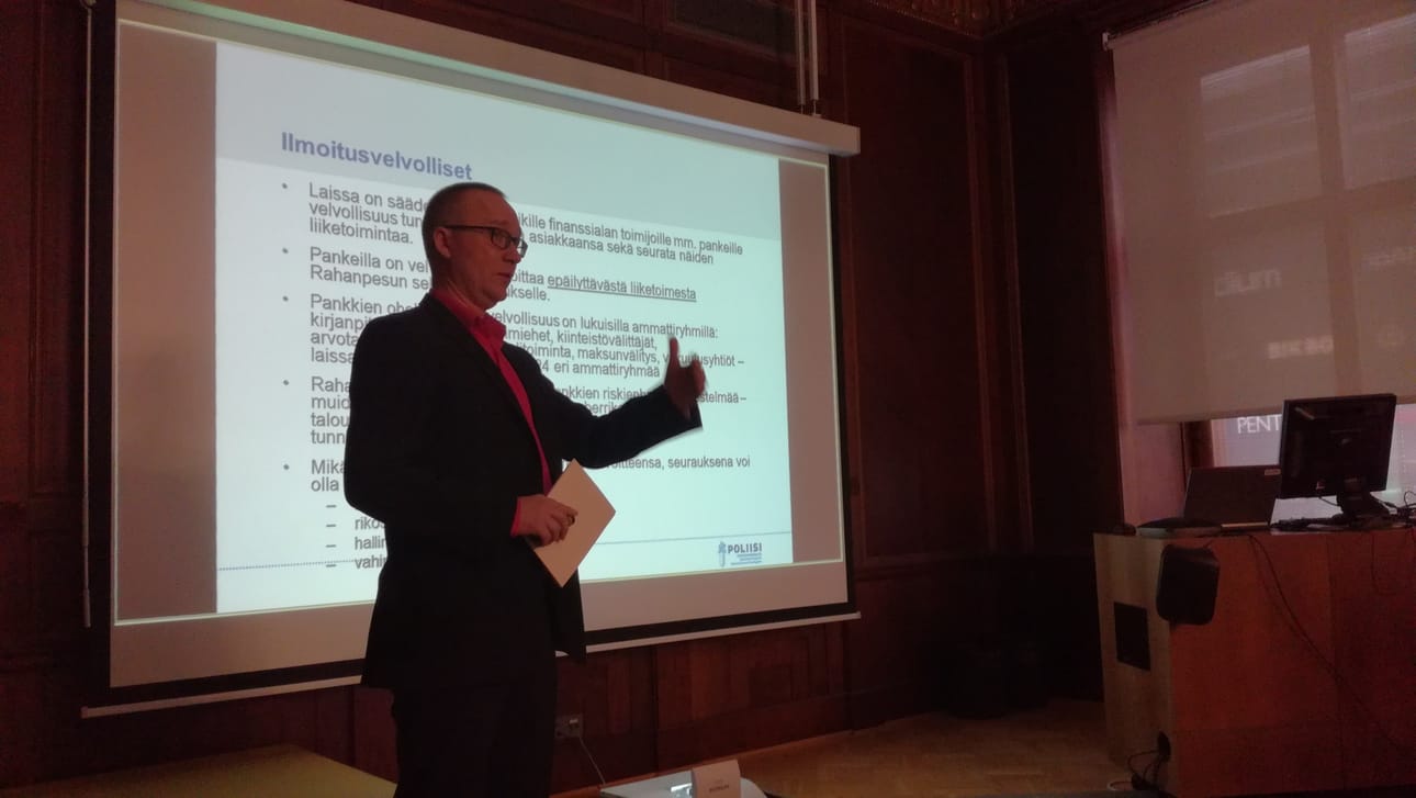 "Rahanpesussa on useimmiten kyse talousrikosten jälkien peittelystä. Huumerahat liikkuvat enemmän käteisenä", keskusrikospoliisin rahanpesun selvittelykeskuksen päällikkö Pekka Vasara sanoo.
