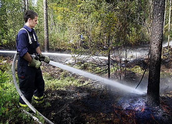 Kemijärvellä jatketaan edelleen metsäpalon sammutustöitä.