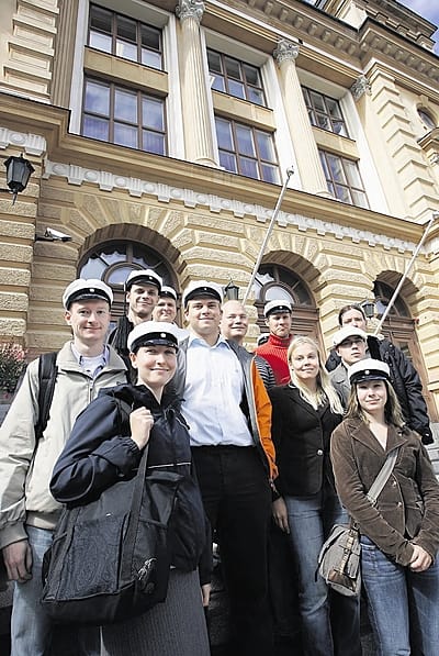 Pohjois-Pohjalainen osakunta Oulun seudulla. Kuvassa Tanja Korhonen, Aleksi Kallio, Timo Sallinen, Mikko Hämeenniemi, Jaakko Karppanen, Jaakko Rytinki, Jussi Iinatti, Nina Parila, Kaarel Vanamölder, Kristjan Kruus, Dagmar Ervasti, Jenni Kavén.