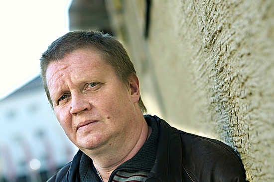 Janne Huilaja perheineen päätyi ostamaan omakotitalon Muurolasta. "Jotenkin minua vähän pelottaa ajatus asua kaupungissa kerrostalossa lasten kanssa. Se ei niin viehätä."