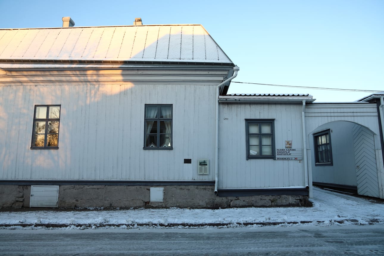 Tämän päivän kalenteri-ikkuna avautuu Heikun talon juhlatilassa.