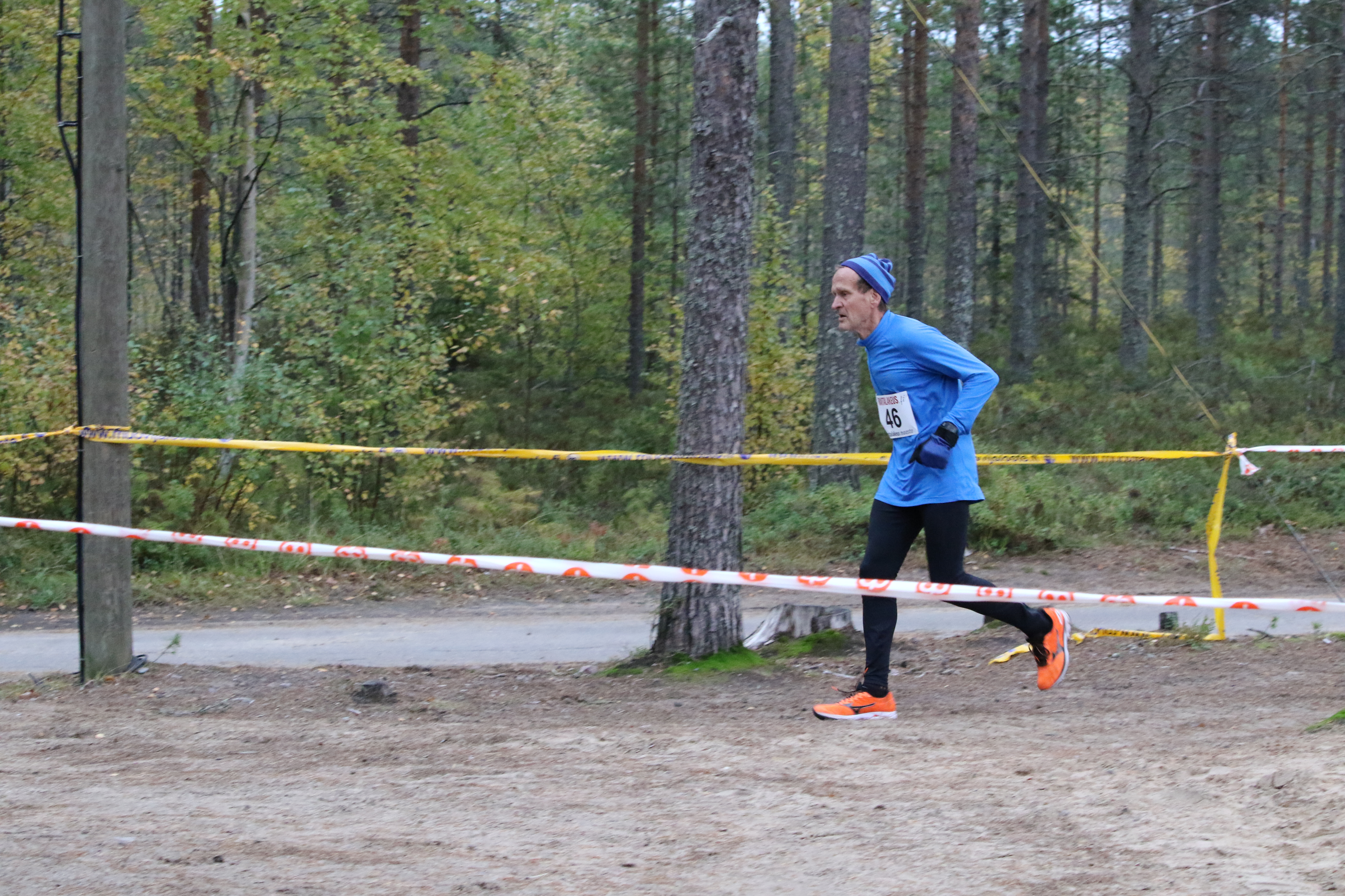 Tuomo Leimurautio näytti nuoremmille juoksemisen mallia.