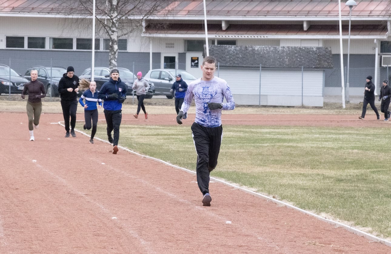 Pulkkilan Ponsi järjesti kaikille avoimen Cooperin testin, jossa osallistujat mittasivat kuntoaan juoksemalla. Pisimmälle juoksi Joosep Kalamägi, jota seurasivat muun muassa Vili‑Petteri Helenius ja Aino Koskela.