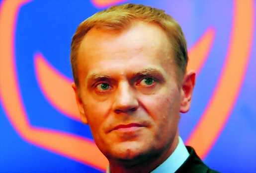 Johto uhattuna. Presidenttiehdokas Donald Tusk on ollut selvässä gallup-johdossa.