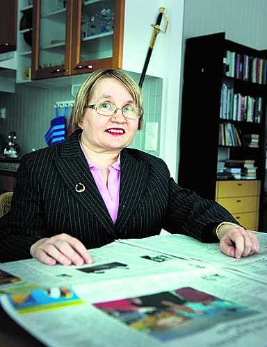 Oululaislähtöinen oikeustieteen tohtori, Jyväskylän yliopistossa kauppaoikeuden lehtorina työskentelevä Riitta Ollila.