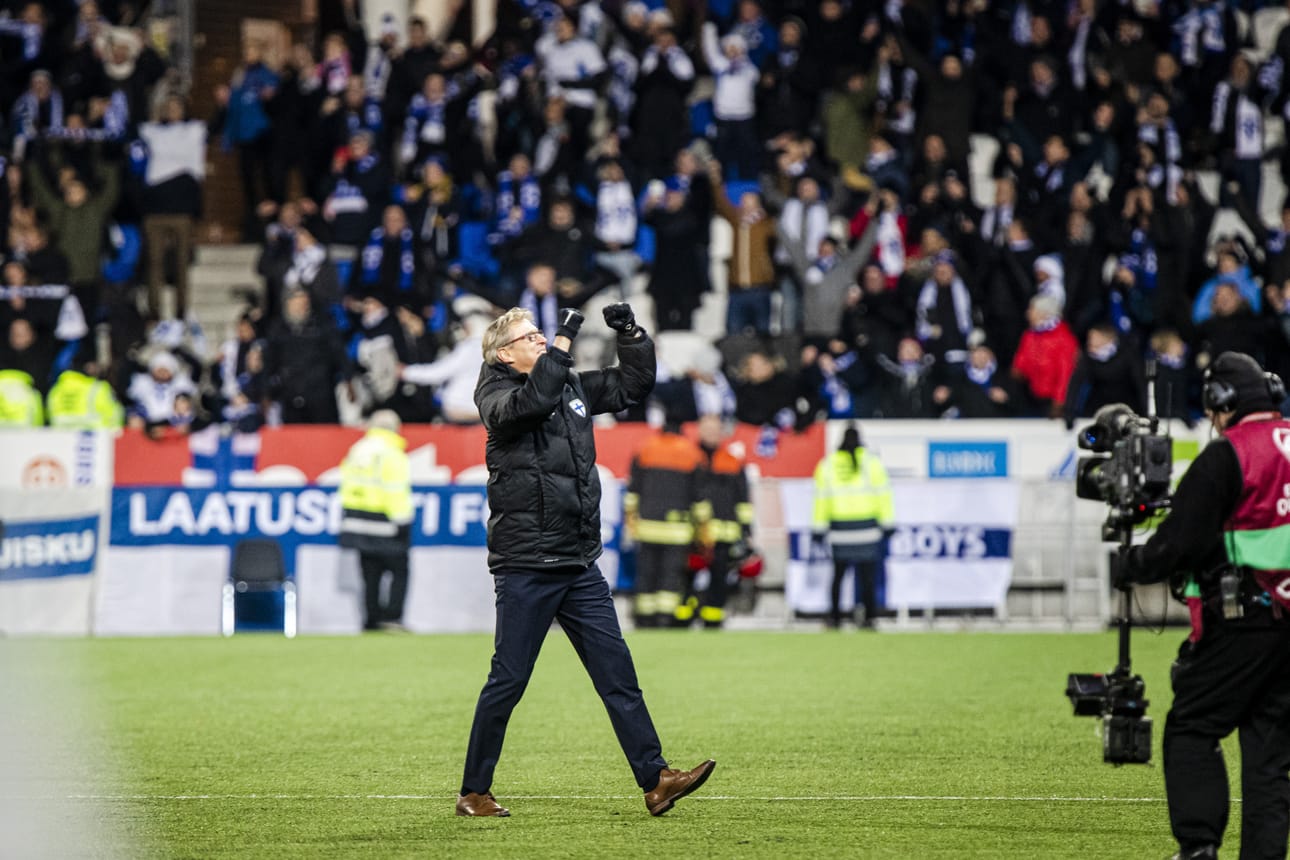 Päävalmentaja Markku Kanerva tuuletti Huuhkajien historiallista arvokisapaikkaa, kun Liechtenstein kaatui marraskuussa 2019. Nyt edessä ovat uudet unelmat.