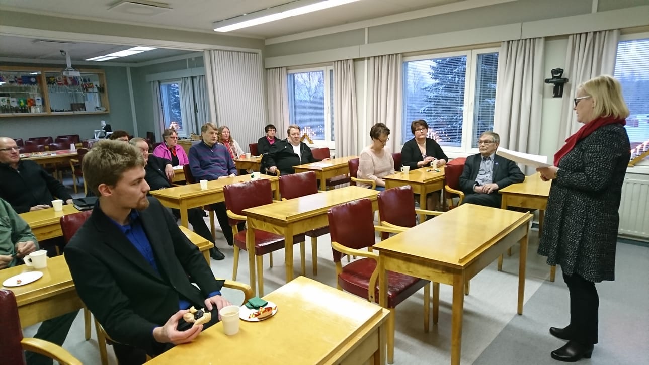 Keskusta teki Taivalkoskella valintoja. Kuva kunnallisjärjestön kokouksesta viime syksyltä.