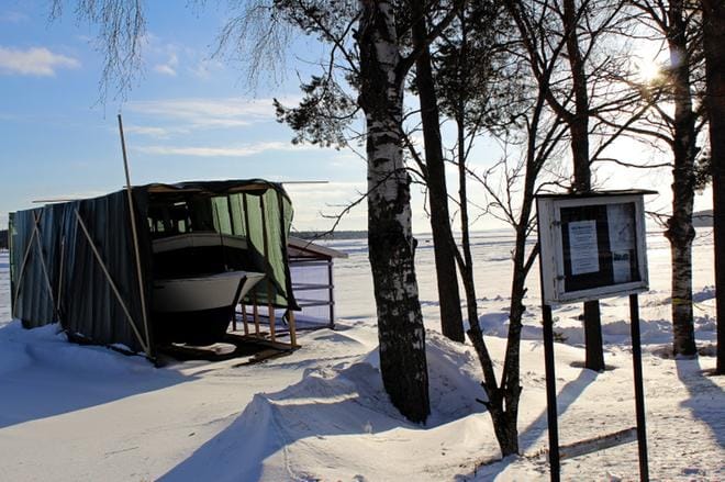 Vielä pressujen peitossa oleva Veannetar pääsee uuden yrittäjän voimin seilaamaan ensi suvena Lappajärven laineilla. KUVA: TARJA RIIHIMÄKI