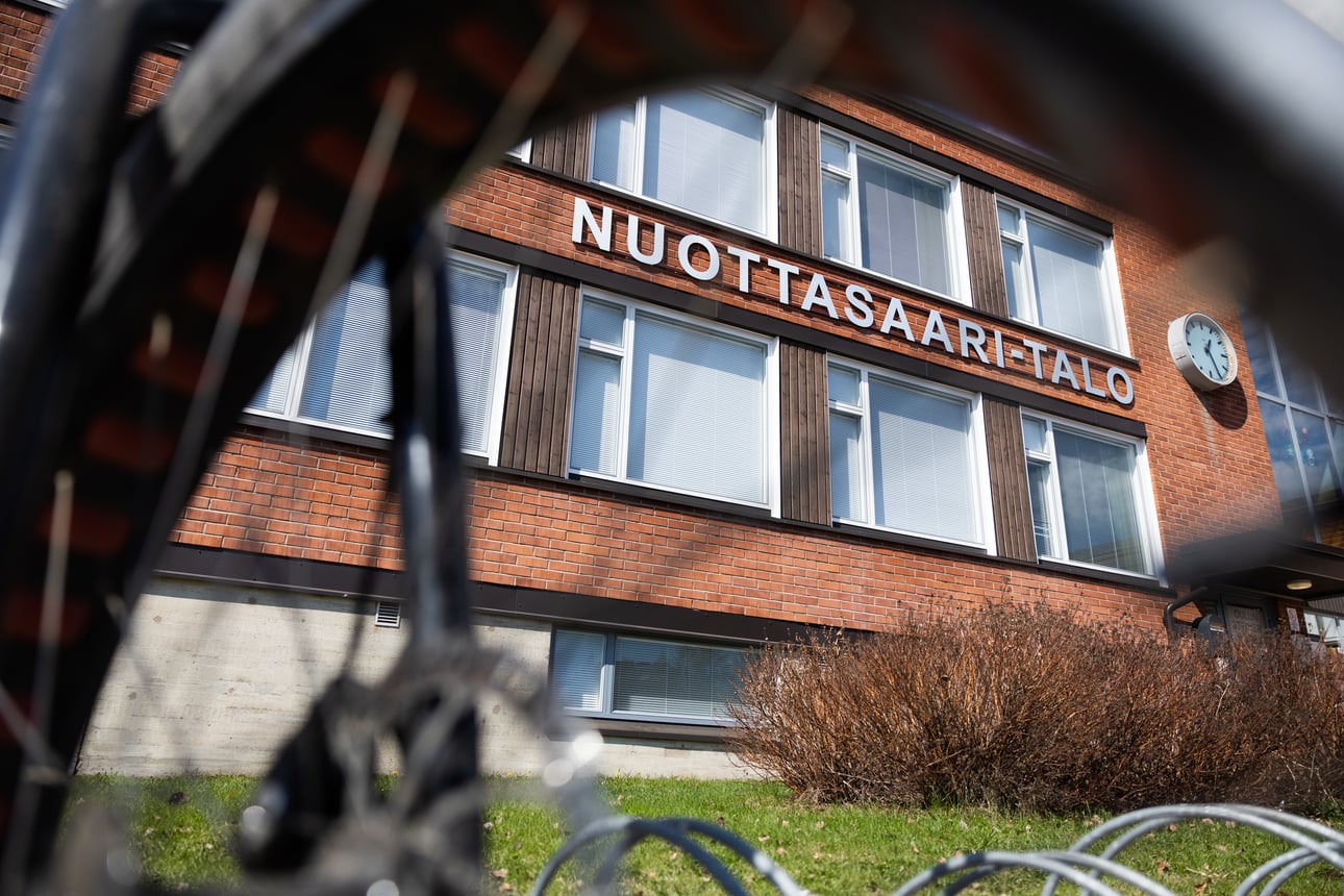 Kaupunki: Nuottasaari-talo on purkukuntoinen, koulut jatkavat tiloissa vielä yhden vuoden