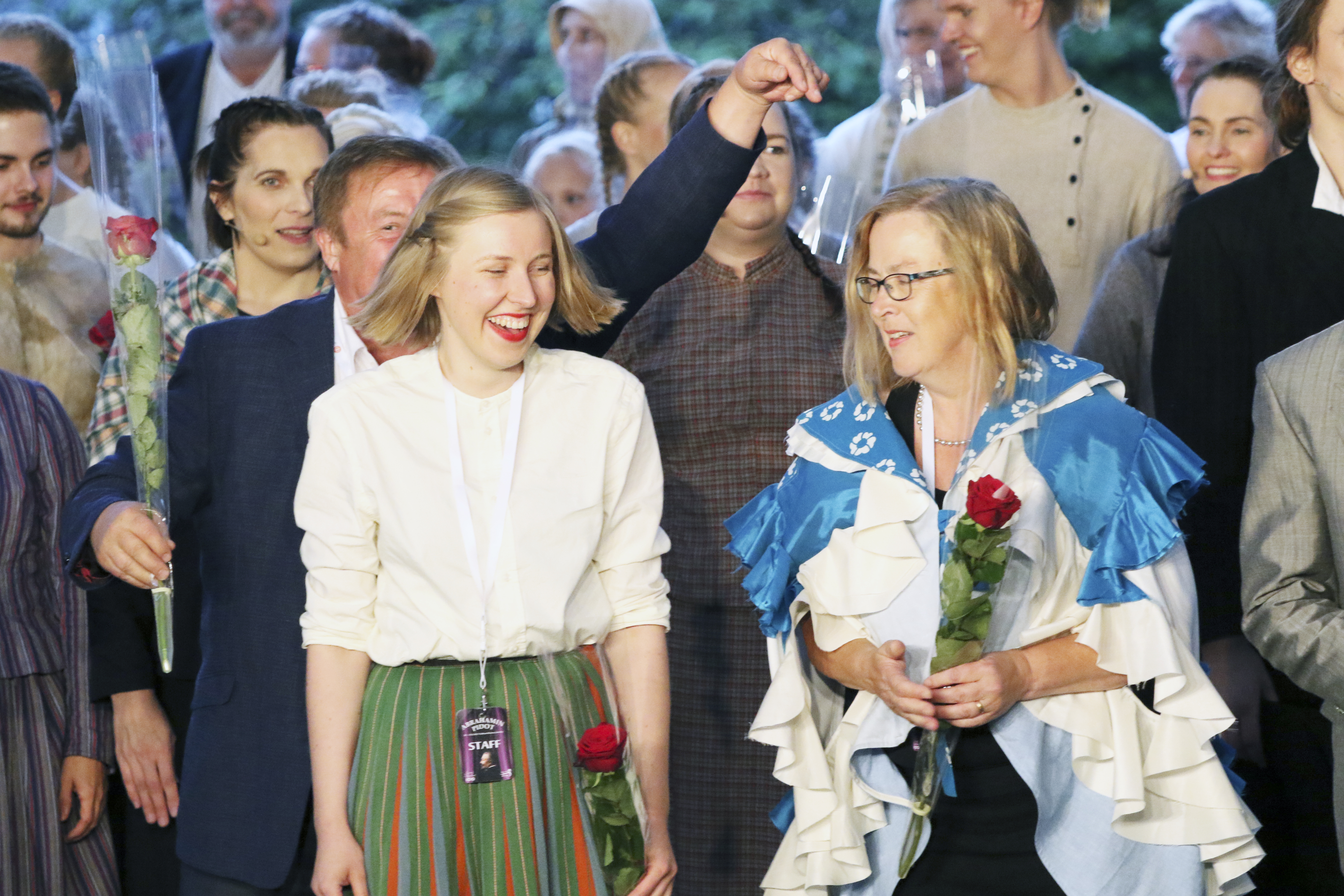 Pukusuunnittelija Henna Parkkinen ja libretisti & ohjaaja Helena Tornberg.