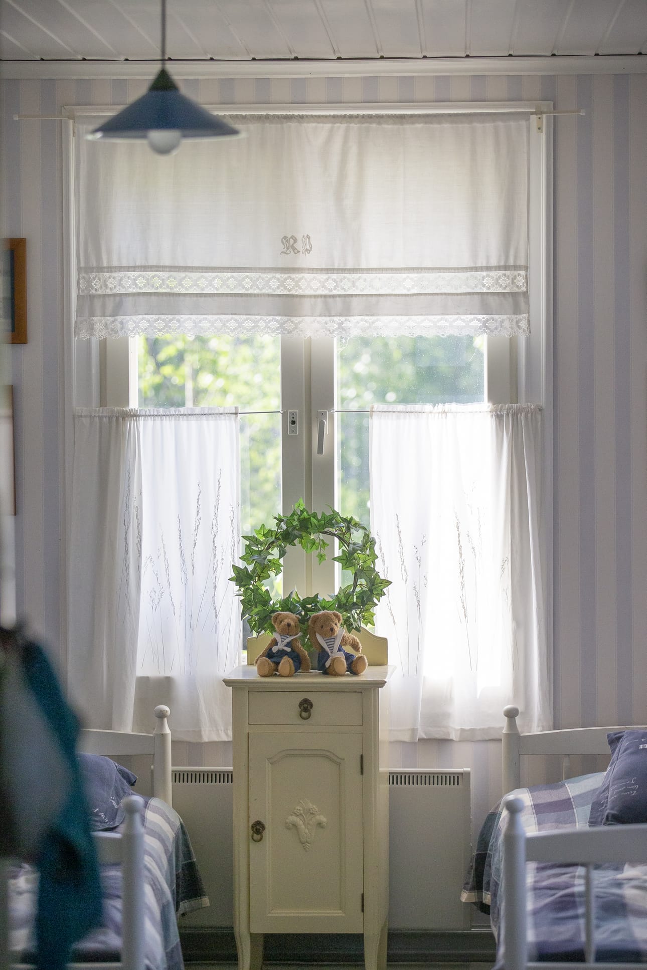 Levollinen ja tasapainoinen sisustus sopii vanhaan taloon.