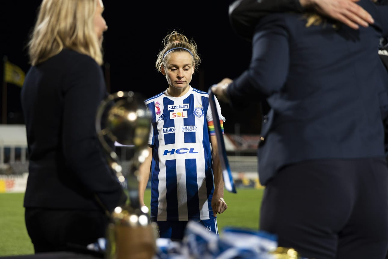 HJK:n Essi Sainio pelasi viimeisen ottelunsa ammattilaisena. LEHTIKUVA / Matias Honkamaa