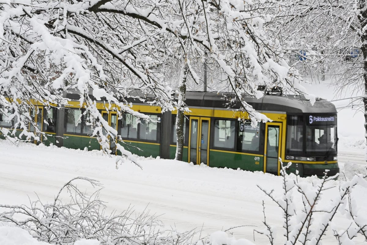 Alkuviikosta Suomen yli pyyhkäisseestä sadealueesta kertyi eniten lunta Uudellemaalle ja muualle maan eteläosaan. LEHTIKUVA / HEIKKI SAUKKOMAA