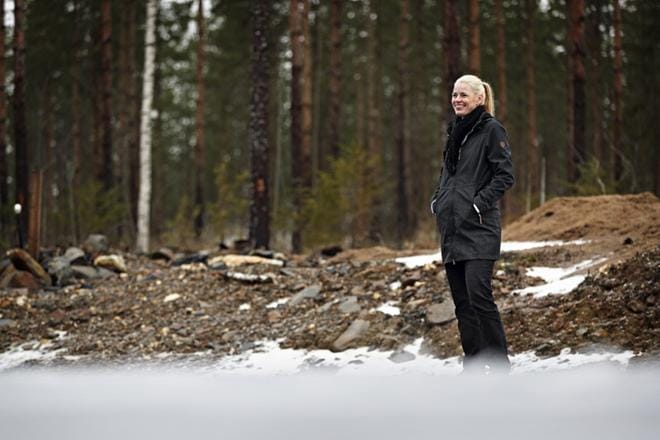 – Kaipa se on nyt talo rakennettava, kun saimme näin hyvän tontin, nauraa seinäjokelainen Eija Hauhia. KUVA: KARI LÖFHJELM