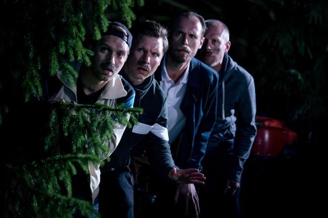 Pete (Jarkko Niemi), Jarkko (Eero Milonoff), Tuomas (Tommi Rantamäki) ja Matti (Iikka Forss) ovat miehiä uudessa kotimaisessa sarjassa. KUVA: Yle Kuvapalvelu