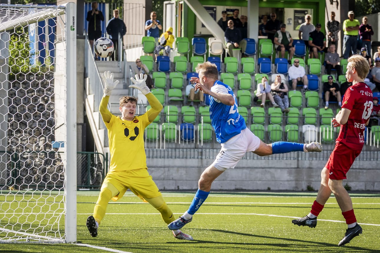 Vaihdosta kentälle tullut Simo Roiha ratkaisi RoPSille voiton vaiherikkaassa miesten Ykkösen ottelussa.