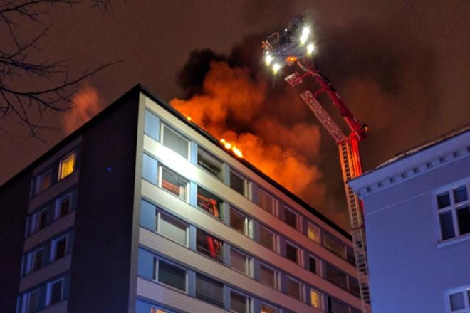 Pirkanmaan pelastuslaitoksen tilannekeskuksesta kerrottiin aamukuuden jälkeen, että sammutustöihin osallistuu kaikki pelastuslaitoksen yksiköt. KUVA: Lukijan kuva