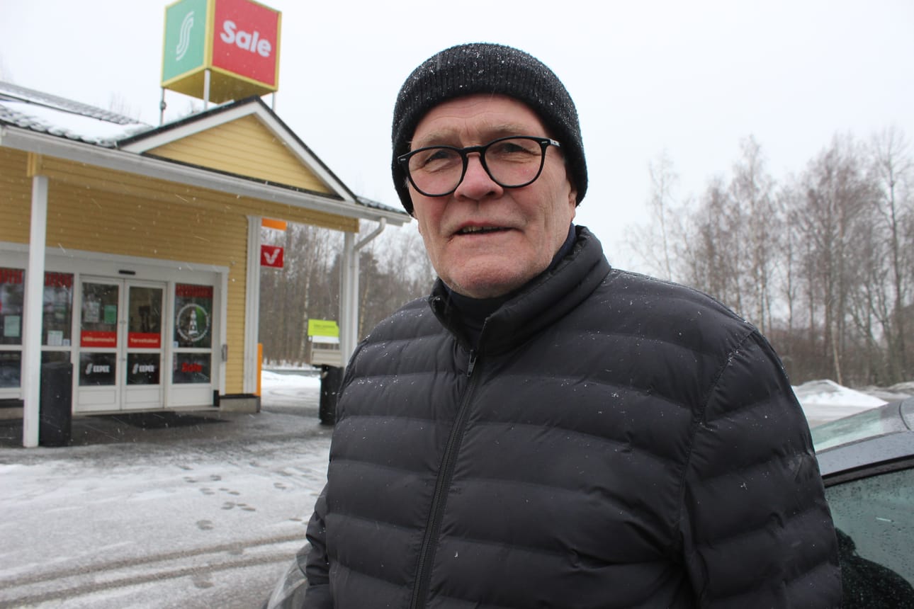 Sakari Mäntysaari kertoo, että aamuyöstä oli vaikea nukkua. Pettymys Metsä boardin päätöksestä olla rakentamatta taivekartonkitehdasta Kaskisiin on niin suuri.