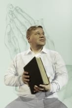 Fundamentelisti on Kajaanin Kaupunginteatterin tiheä draama. Käsikirjoituksen on tehnyt Juha Jokela.